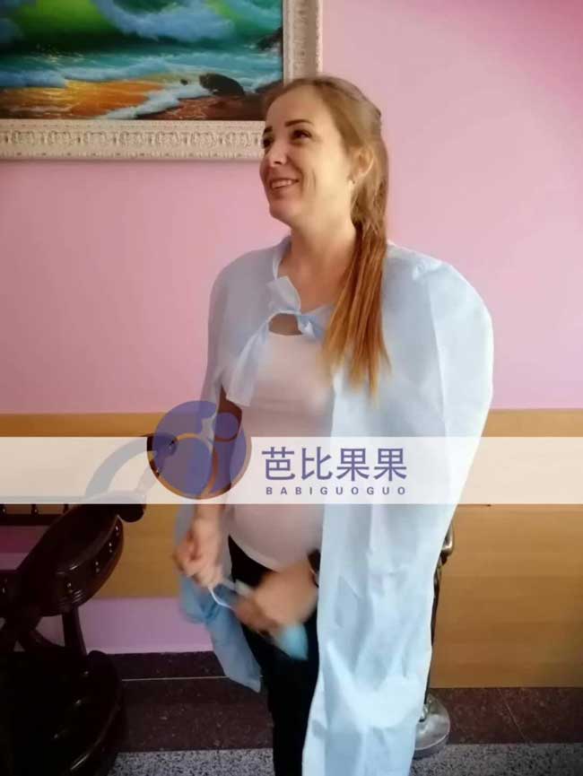 四位乌克兰试管做产检，芭比重视怀孕的每个阶段