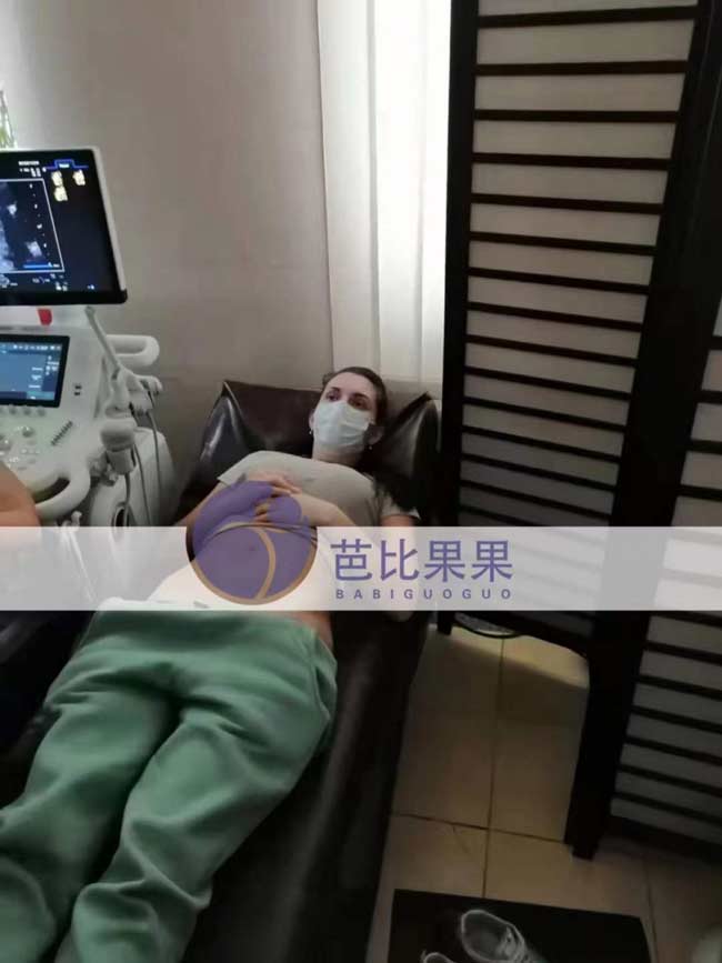 乌克兰孕妇每次到医院做产检难免会紧张
