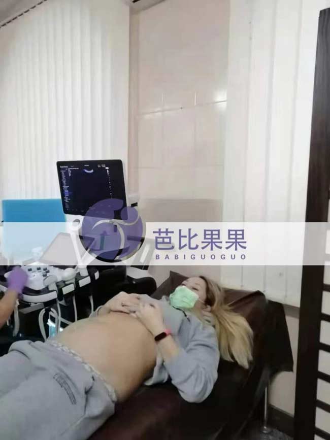 X女士夫妻的乌克兰到医院做B超，小家伙很可爱