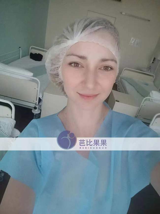 俩位乌克兰试管妈妈在丽塔医院安排移植胚胎