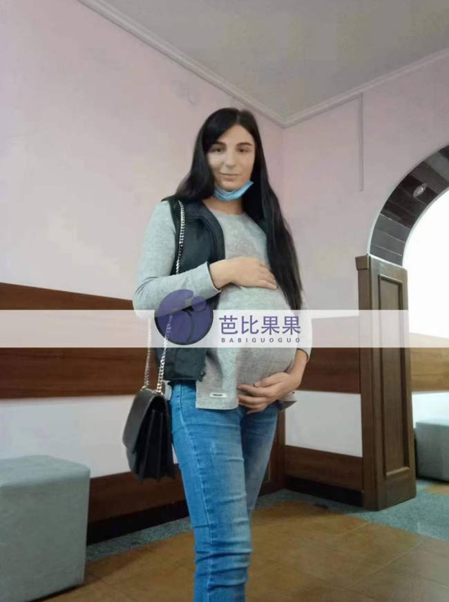 Z女士家的试管妈妈到医院做常规检查，产检通关