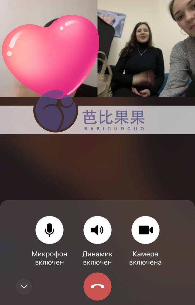 K女士家的乌克兰试管妈妈做常规孕检并进行视频聊天