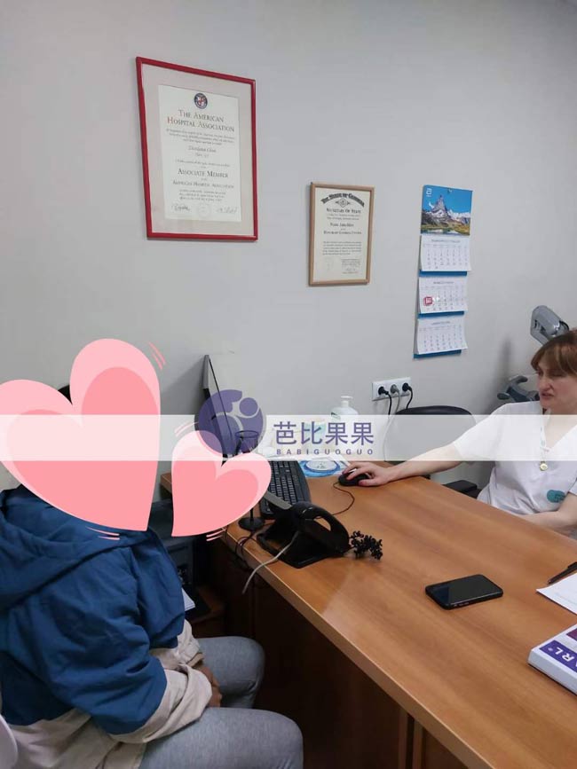 两位格鲁吉亚自卵试管客户在Zhordania医院见医生，打促排针