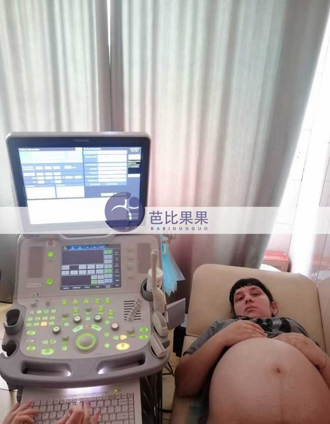张家界H夫妇的乌克兰试管妈妈在医院做B超