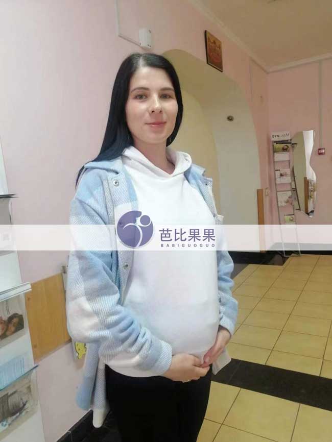 P女士夫妻的乌克兰试管妈妈来妇产医院做彩超检查