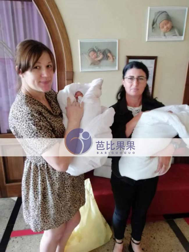 宁波Z女士的乌克兰试管龙凤胎宝宝在育儿师协助下办了出院