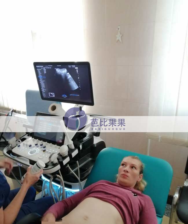 J女士家的乌克兰试管妈妈来做孕12周B超产检