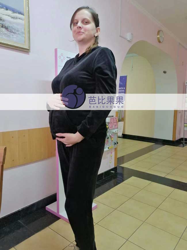 X女士家在乌克兰生二胎的试管妈妈来医院做常规孕检