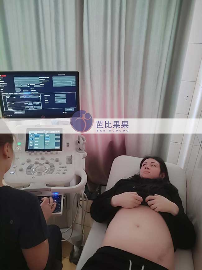 S夫妇到乌克兰dy生二胎匹配的试管妈妈做孕19周B超