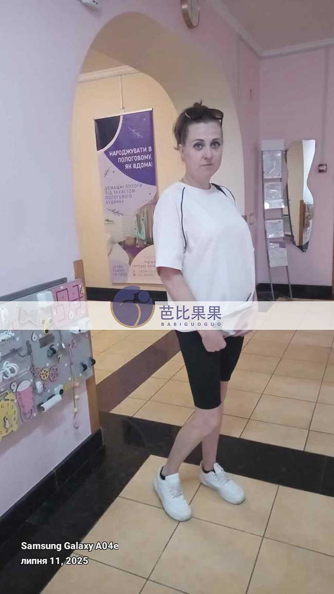 杨先生夫妇再次到乌克兰试管生二胎匹配的外包妈妈见医生做检查