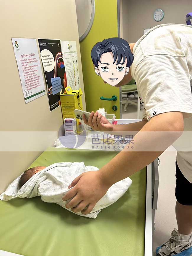 俞先生在格鲁吉亚妇产医院和试管宝宝完成亲子鉴定