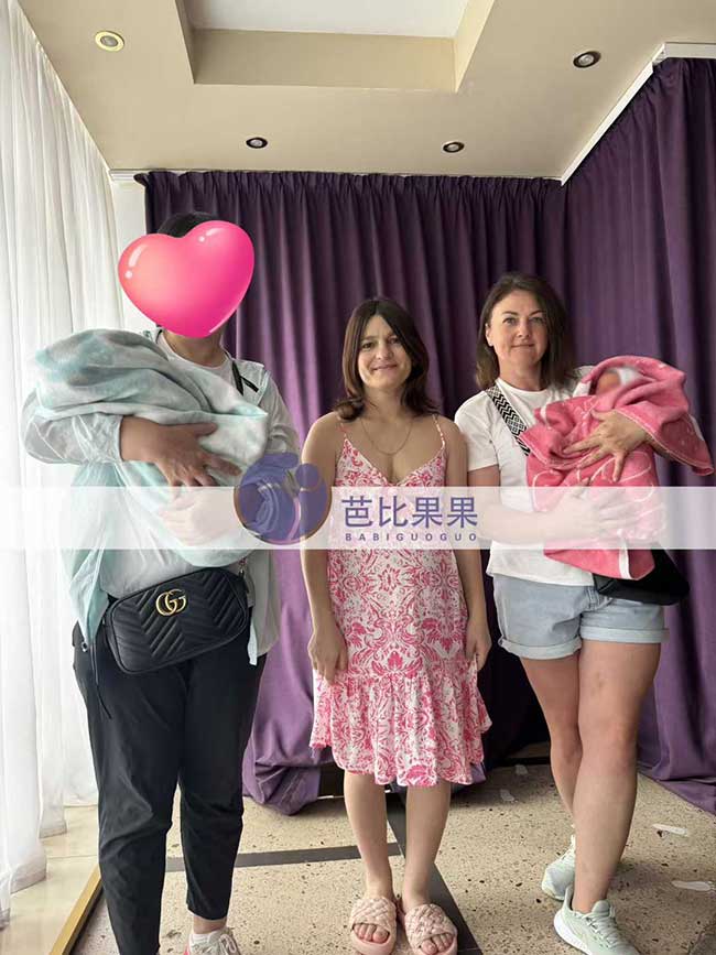 苏先生到乌克兰到产科医院接试管宝宝们出院