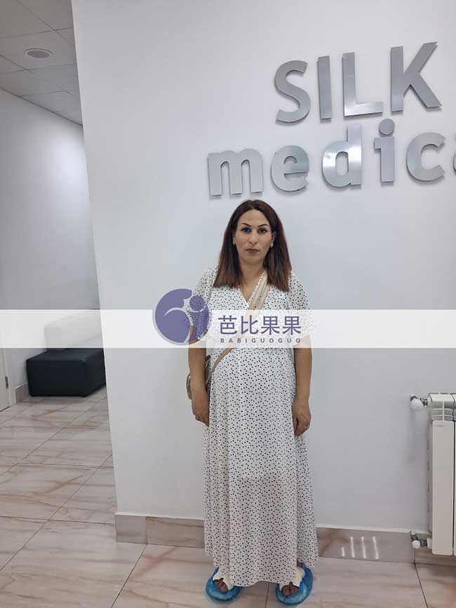 万先生夫妇到格鲁吉亚匹配的试管妈妈来做B超