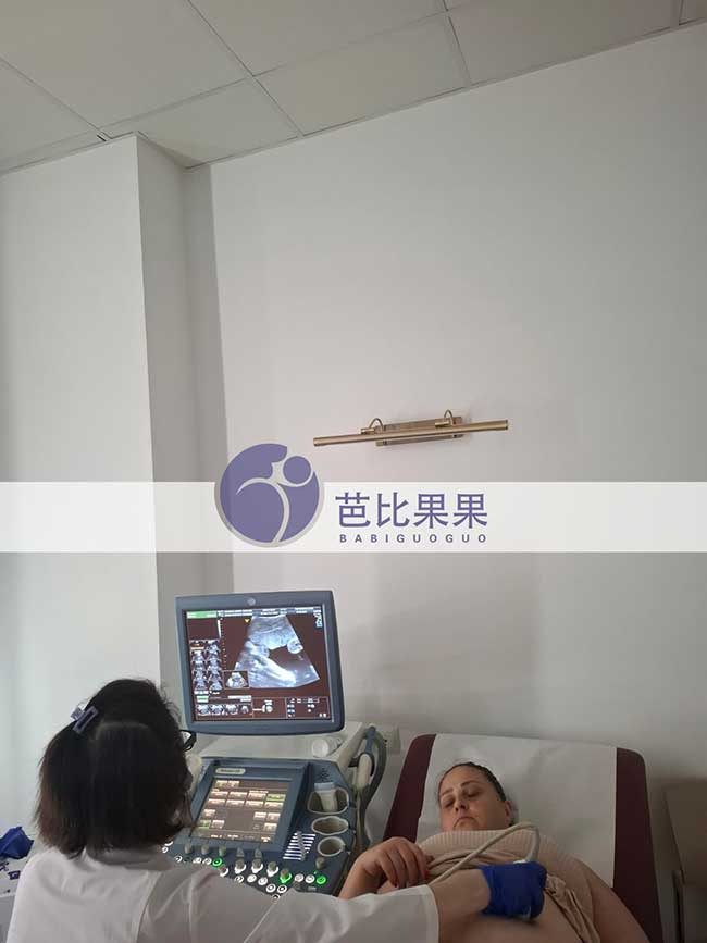 孕后期试管妈妈做B超