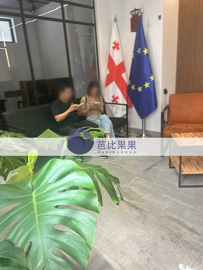 从公证处办完最后一项手续，赵先生夫妇的乌克兰试管行程暂告一段落
