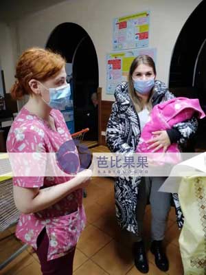 在乌克兰因感冒取精碎片率偏高捐卵试管代怀成功得女孩