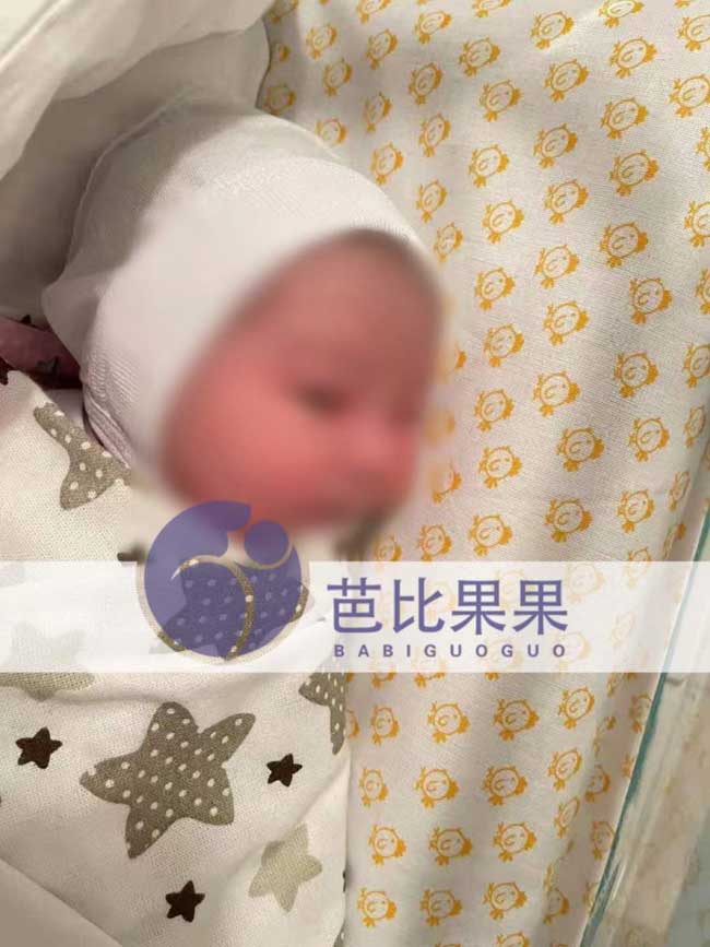 乌克兰试管女宝宝出生