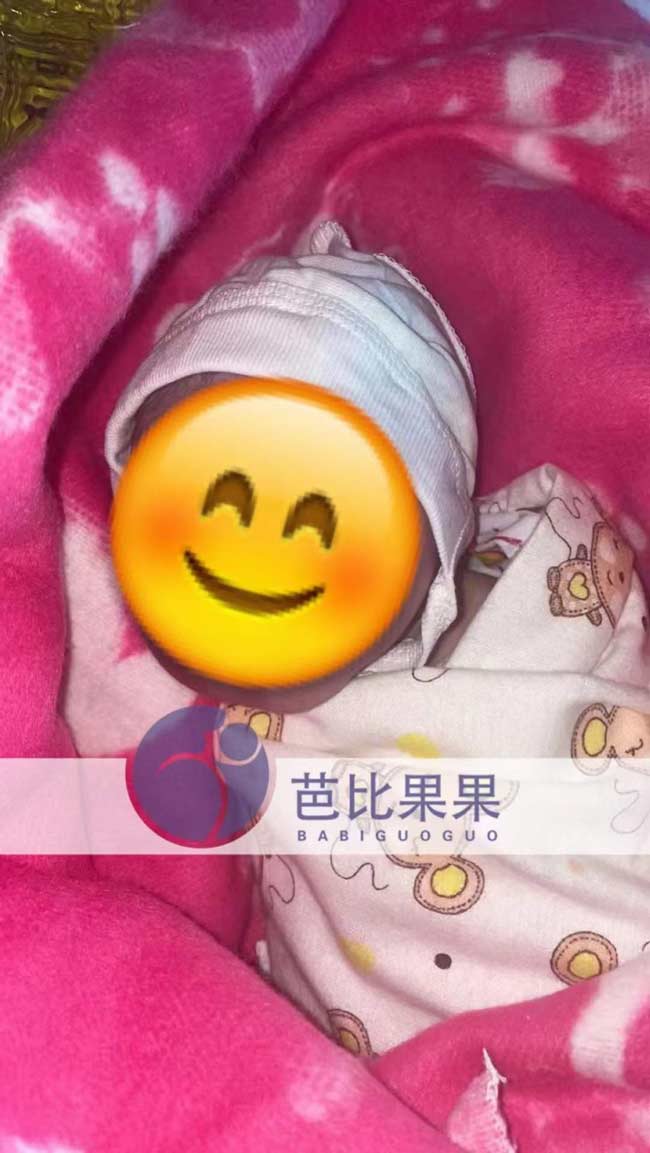 乌克兰试管女宝宝出生