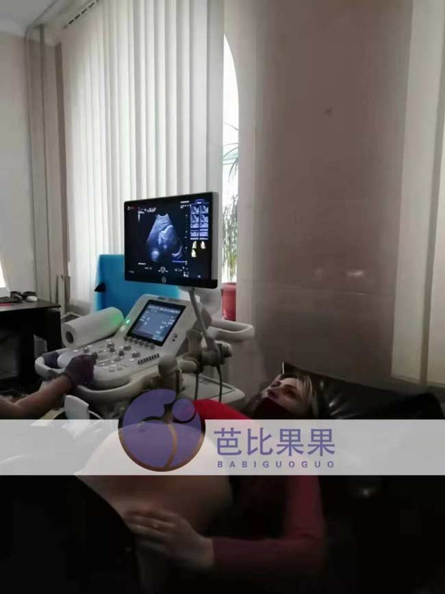 乌克兰孕妈到医院做检查
