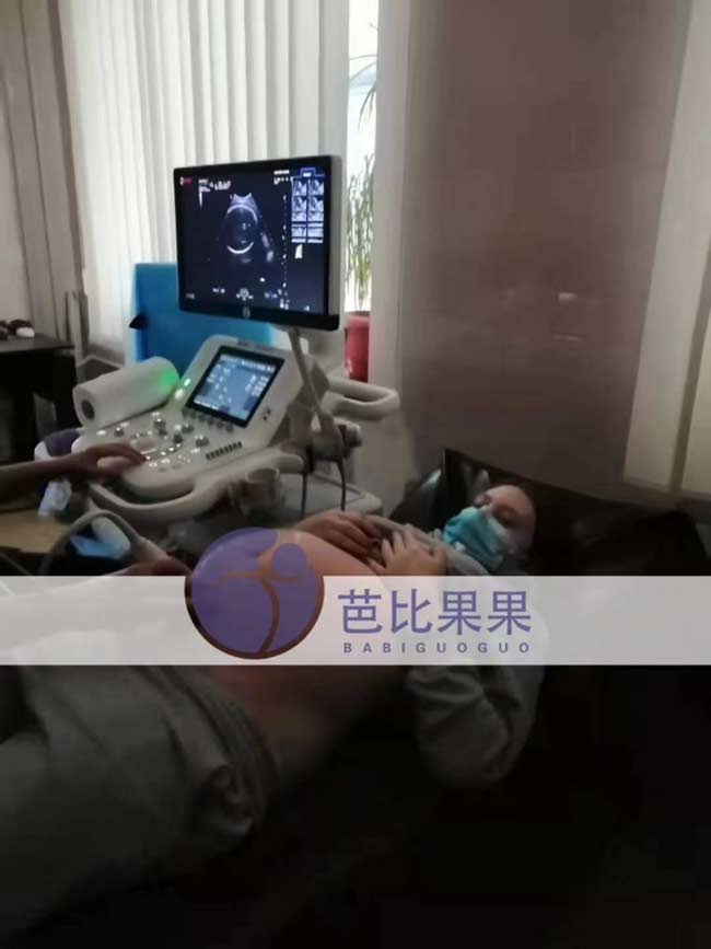 乌克兰孕妈到医院做检查