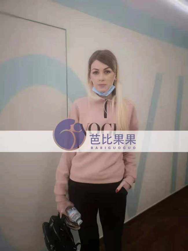 乌克兰试管孕妈做B超
