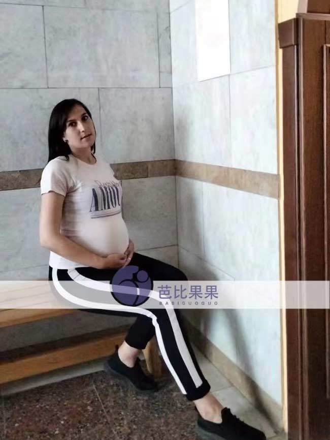 乌克兰试管妈妈做检查