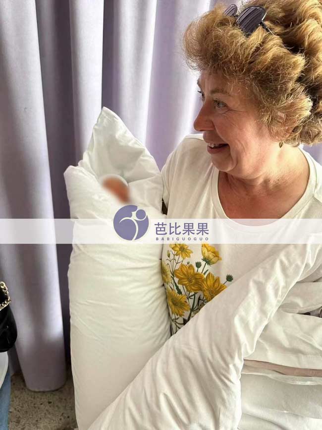 乌克兰试管龙凤胎宝宝出院