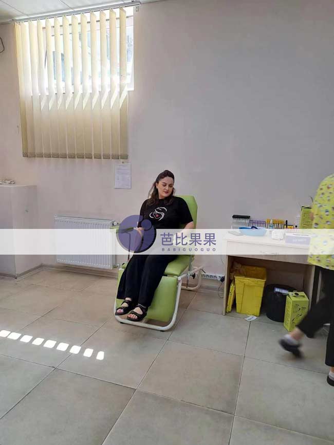 J女士的格鲁吉亚试管妈妈做B超，医生帮看性别