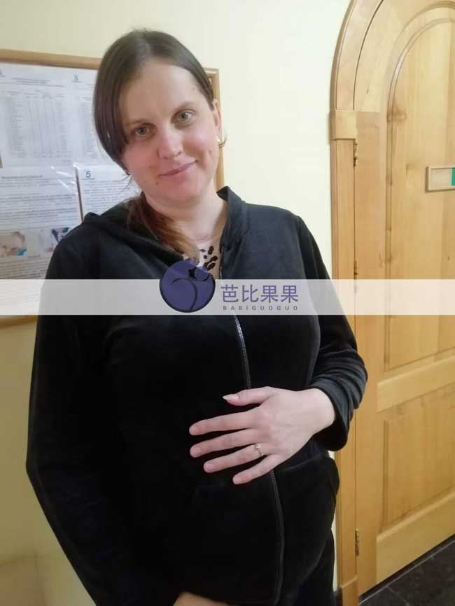 和蔼开朗的乌克兰试管妈妈到妇产医院来做B超