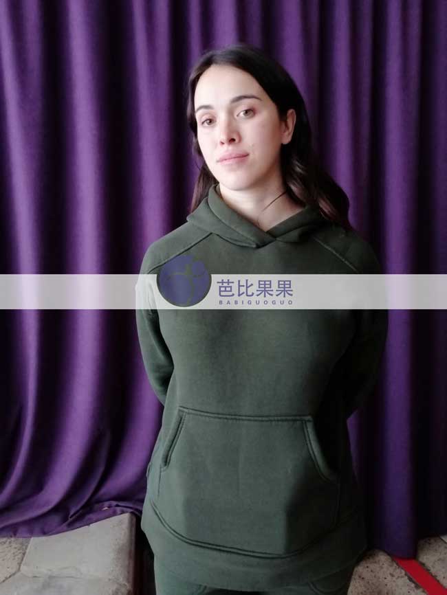 年轻的乌克兰试管妈妈在孕23周到医院做四维彩超