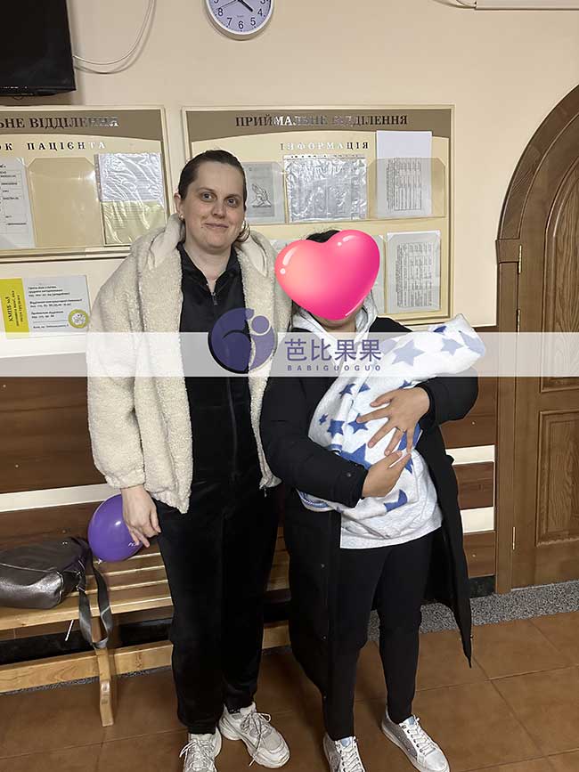 X女士到达乌克兰基辅接试管宝宝出妇产院