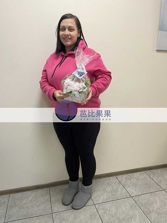 L先生的乌克兰试管妈妈按规定来马丽塔签署放弃抚养协议