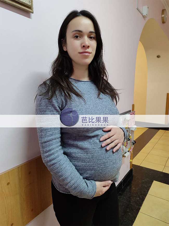 怀有加拿大夫妇宝宝的乌克兰试管妈妈见医生确定预产期