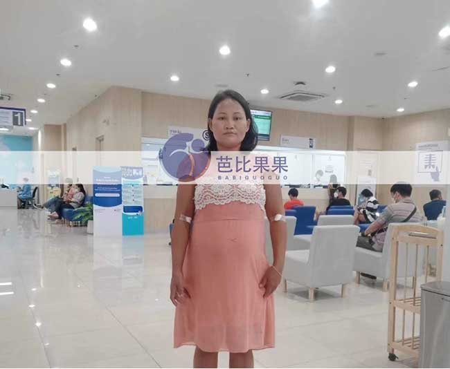 泰国试管妈妈孕28周做四维彩超和抽血检查，孕妈很显怀