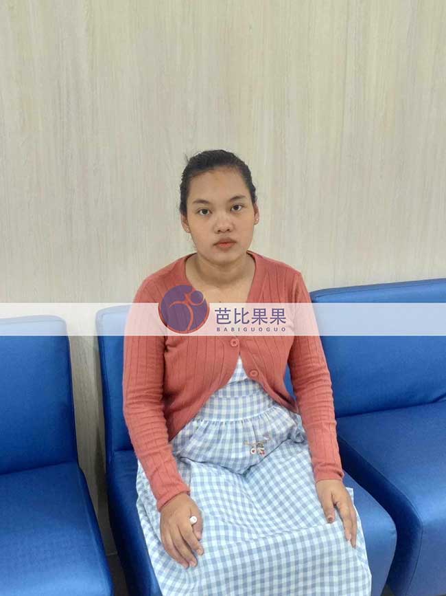 G先生家的泰国试管妈妈在医院做孕24周的四维彩超检查