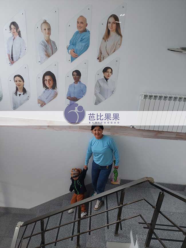 L先生的哈萨克斯坦试管妈妈带着孩子来Silk医院检查调理内膜