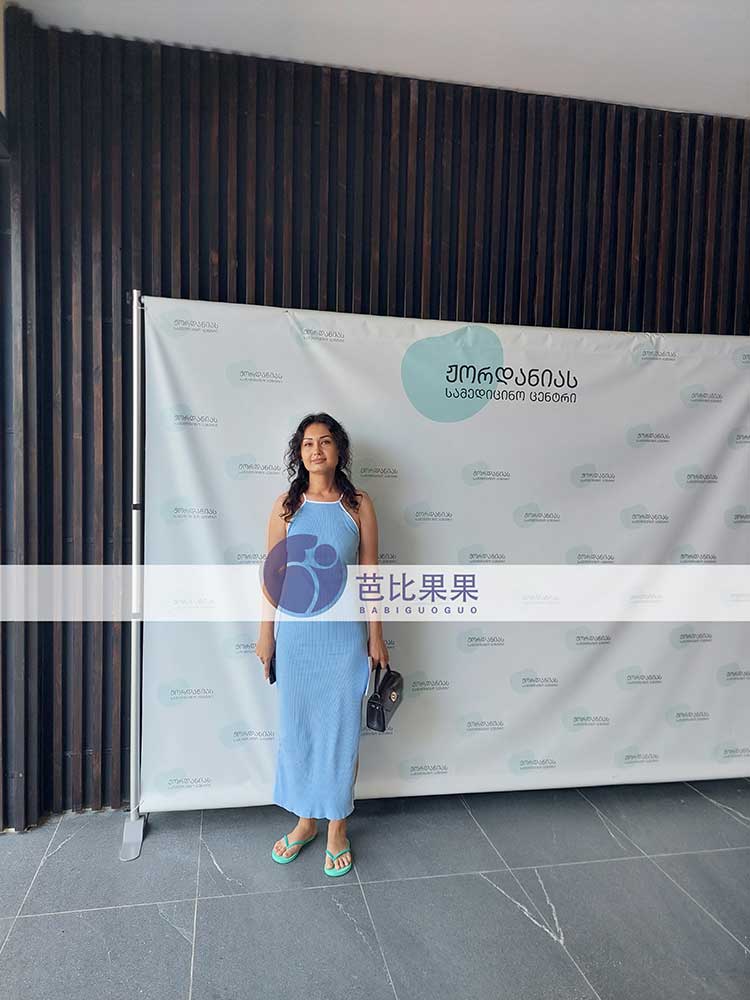 Q先生到格鲁吉亚DY匹配的试管妈妈做孕8周B超得双胞胎