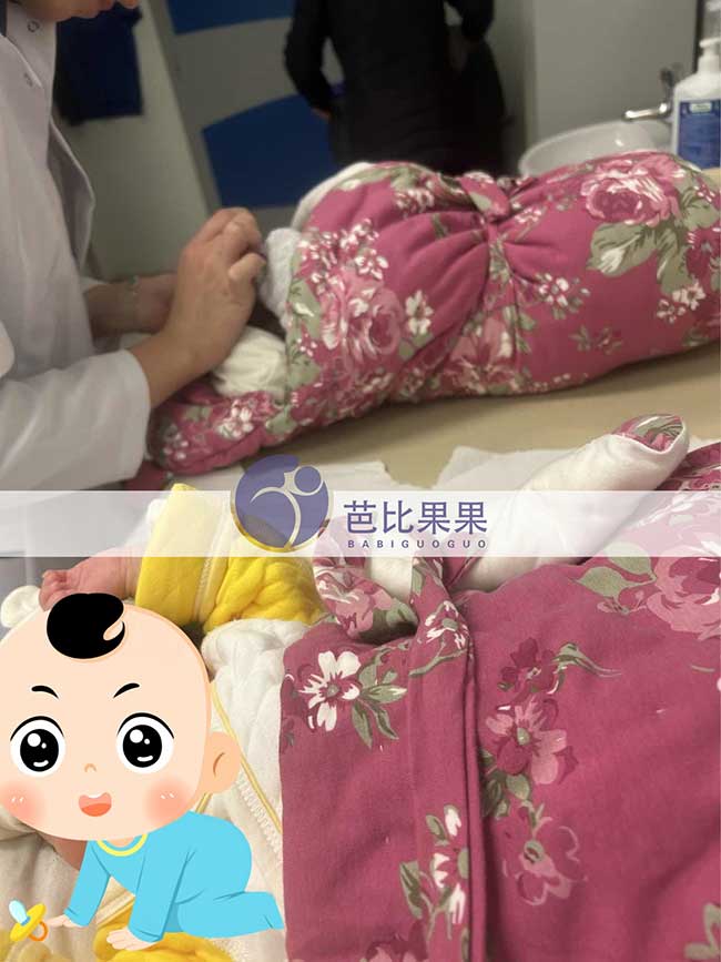 龙凤胎试管宝宝做体检