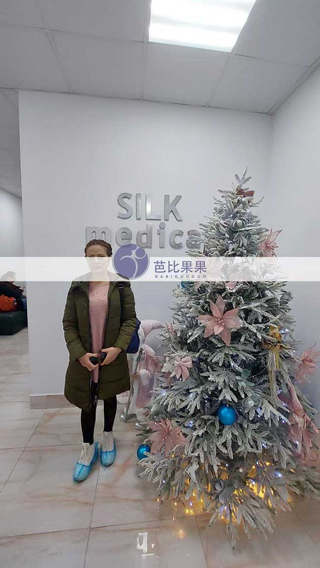 孟先生和翁先生到格鲁吉亚试管匹配的试管妈妈移植胚胎
