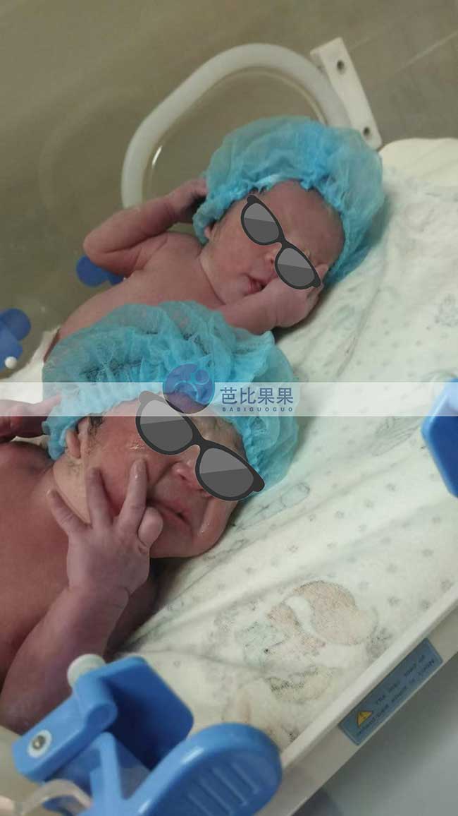 试管妈妈生下龙凤胎