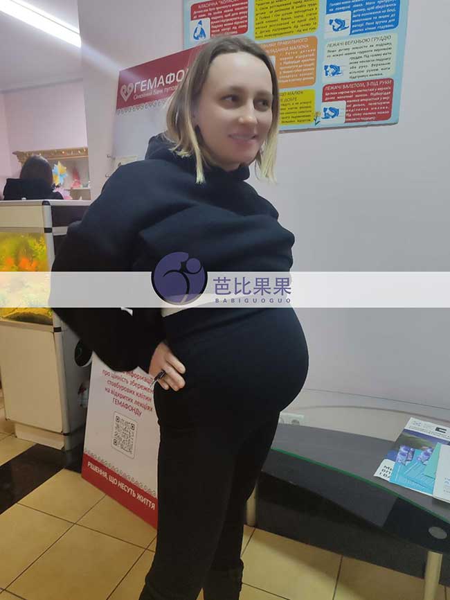 天津万先生夫妇在乌克兰匹配的试管妈妈到医院做四维彩超检查