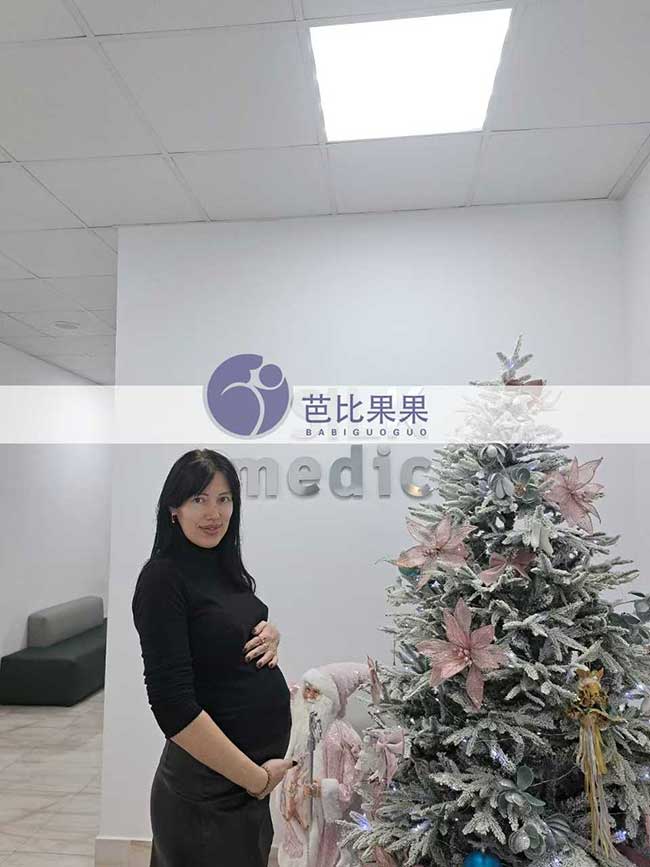 两个家庭到格鲁吉亚辅助生殖匹配的试管妈妈在Silk医院做B超