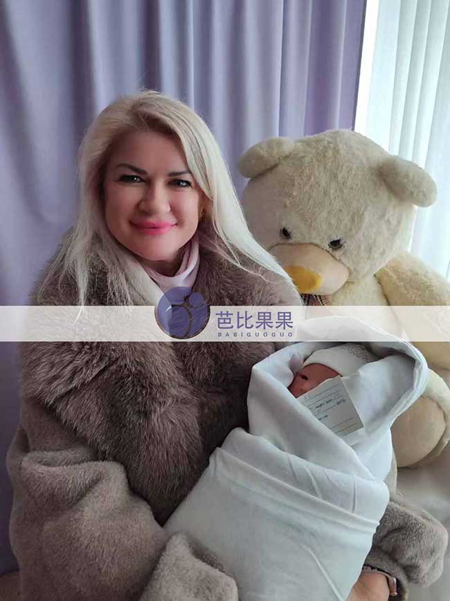乌克兰试管女宝宝出院
