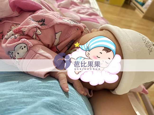 乌克兰试管女宝宝出院