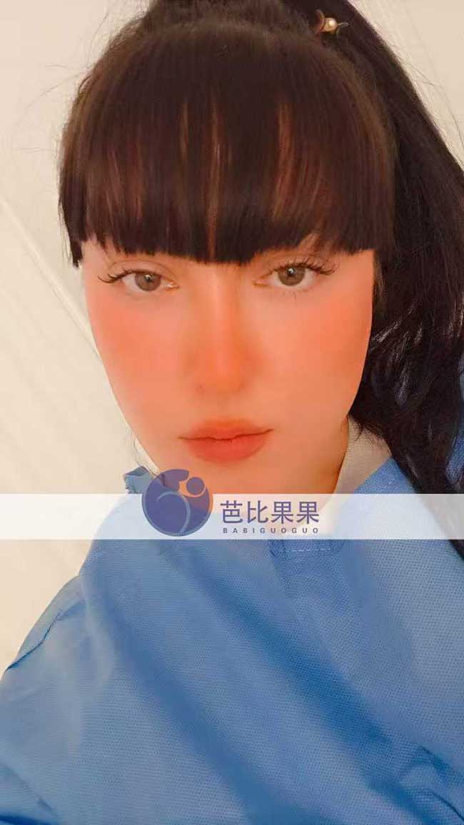 三个家庭到格鲁吉亚试管匹配的妈妈在医院移植冻胚