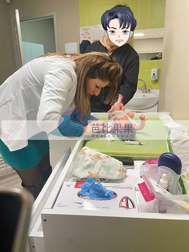 陈先生在格鲁吉亚Guagua妇产医院接宝宝去做接亲子鉴定