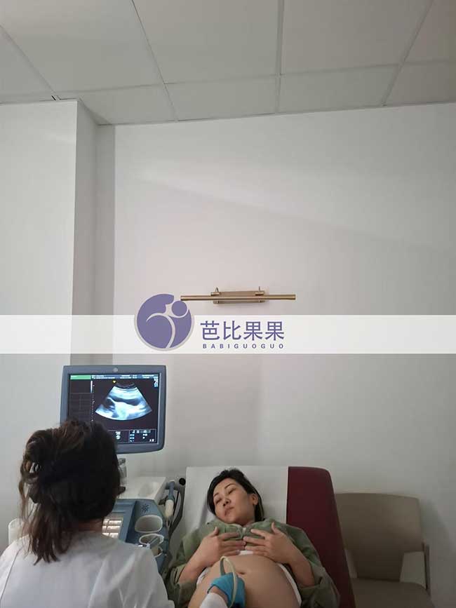 试管妈妈做B超 
