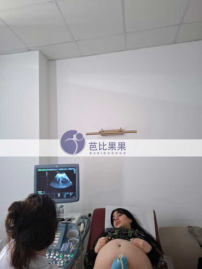 试管妈妈做B超 
