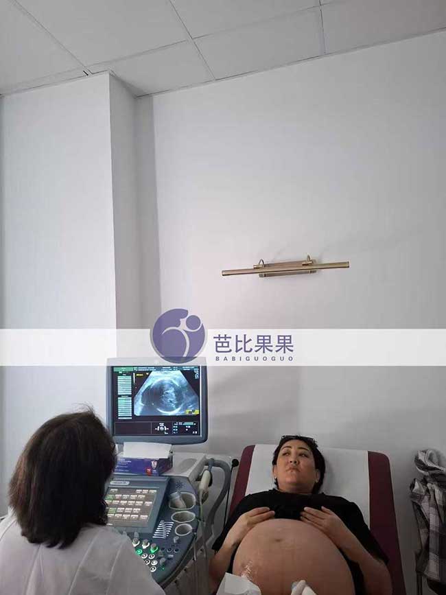 格鲁吉亚试管妈妈做B超