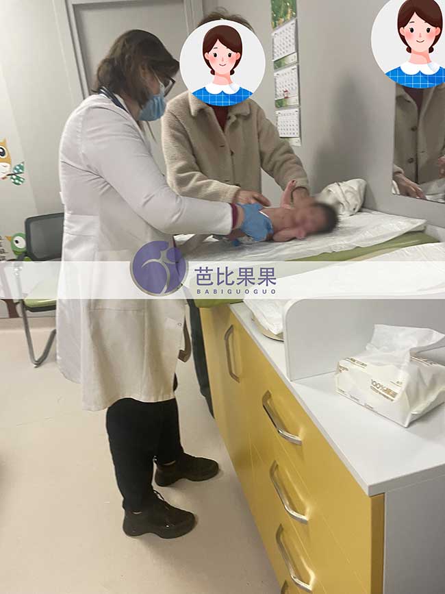 安徽高女士夫妇一家在格鲁吉亚带试管宝宝去医院做例行检查
